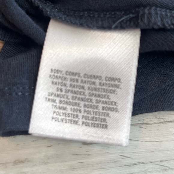 Deletta Black Top Size Medium - Picture 3 of 3